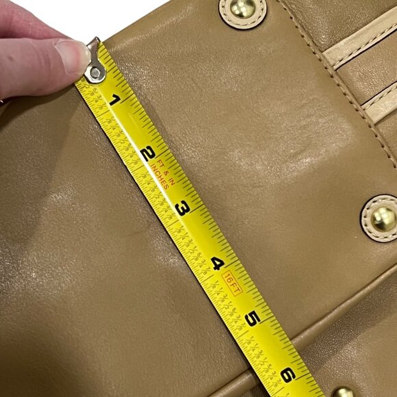 Coach Tan Leather Satchel Bag With Multiple Compartments & Gold Hardware - Picture 6 of 12